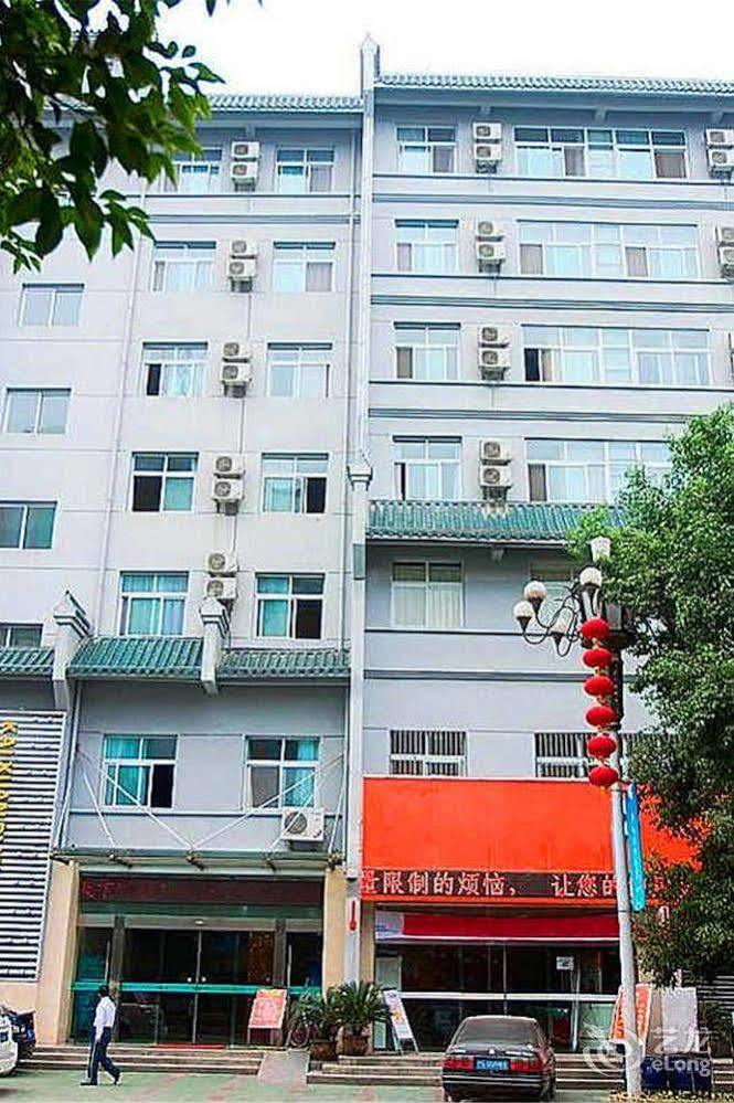 Triumph Power Hotel Shiyan  Extérieur photo