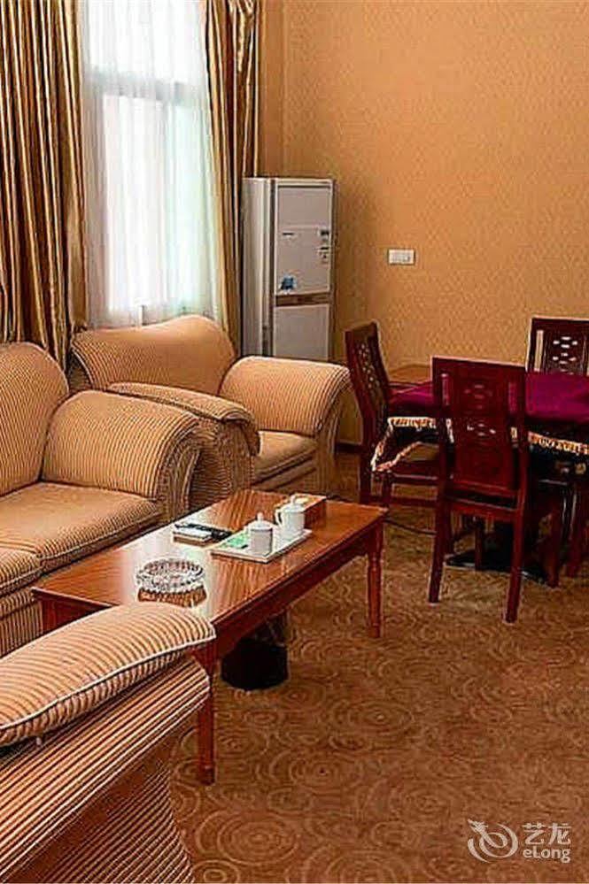 Triumph Power Hotel Shiyan  Extérieur photo