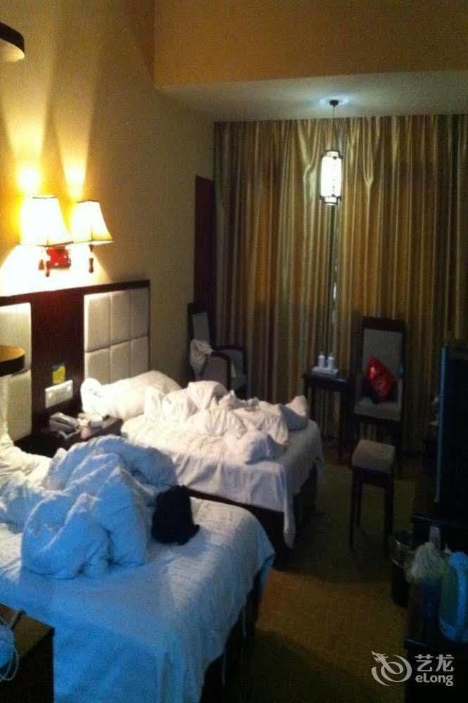 Triumph Power Hotel Shiyan  Extérieur photo